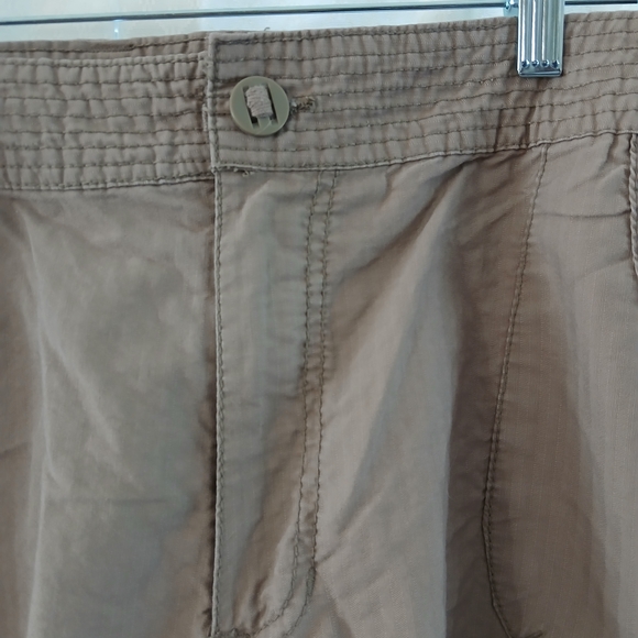 a.n.a Brown Khaki Cargo Pocket Capris 18W - Picture 3 of 14